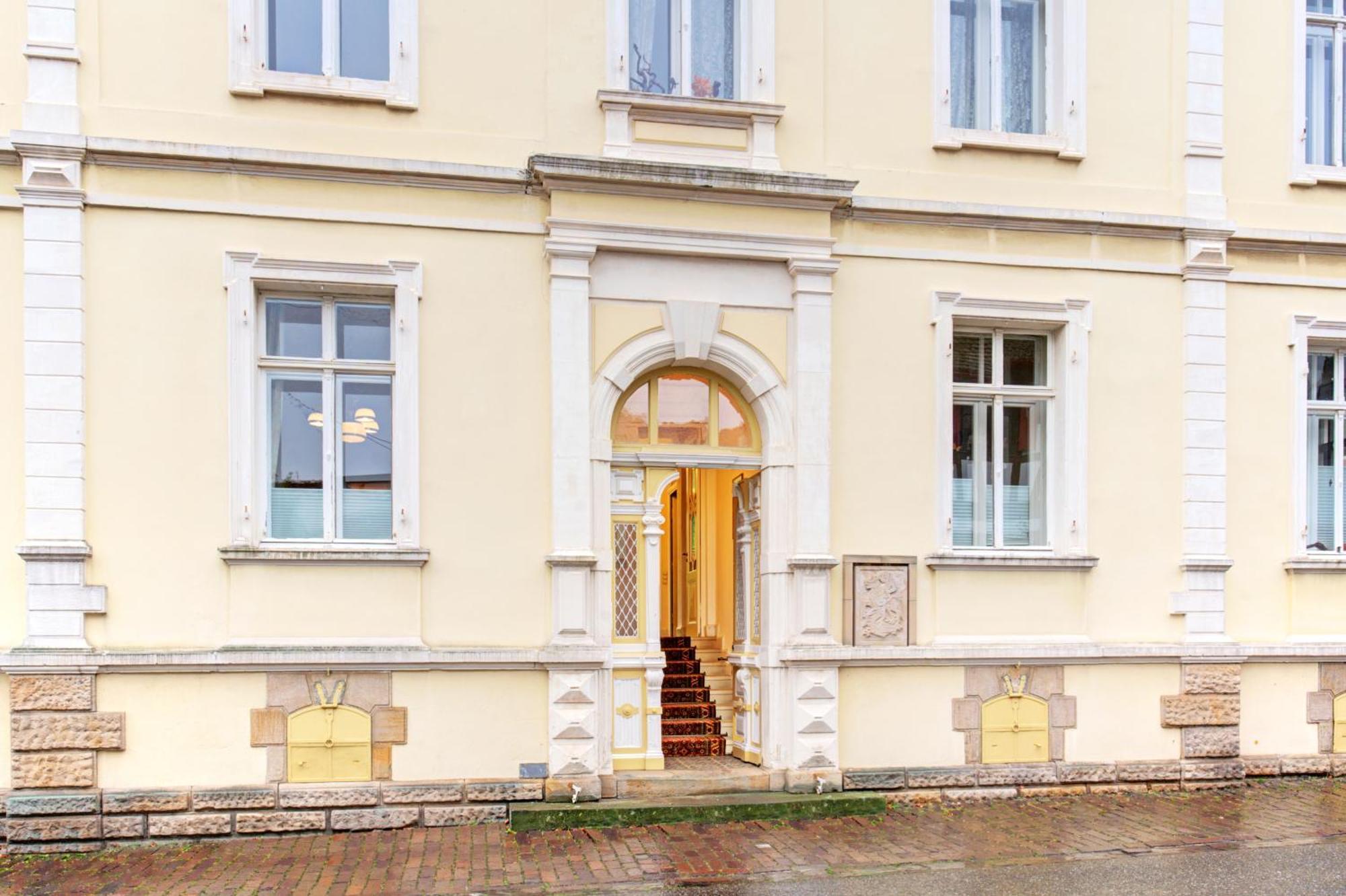 Apartment Charmante Altbauwohnung Rhodt unter Rietburg